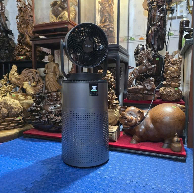 MILUXURY X6 Gen 2 màu graphite trong không gian trưng bày đồ gỗ của khách hàng